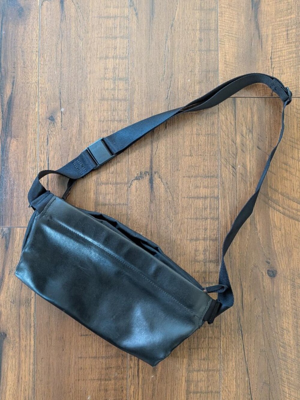 Bellroy Sling Mini Mirum Edition in Black